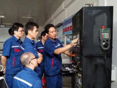 <strong>总会用“设备大夫”类比</strong>